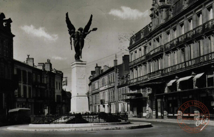 Bergerac (Dordogne) - Le Monument aux Morts