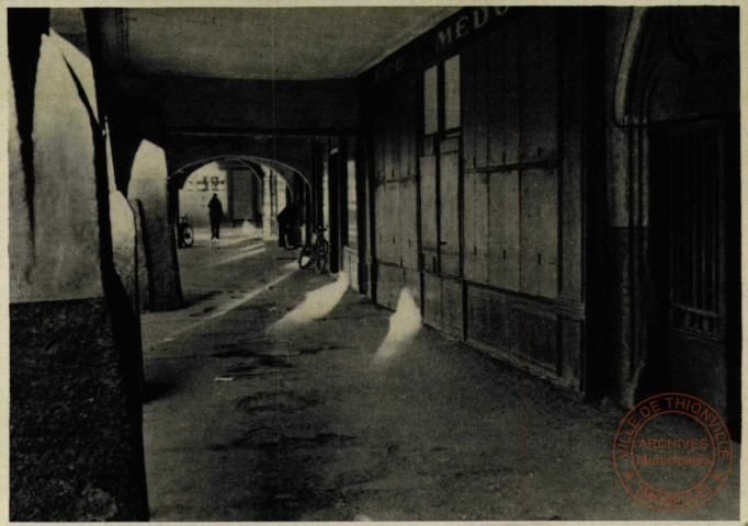 Thionville - Place du Marché - Sous les Arcades