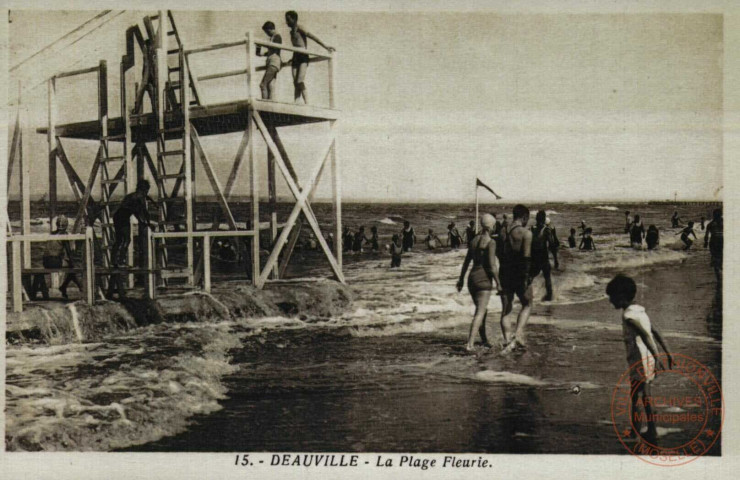 DEAUVILLE - La Plage- Fleurie-