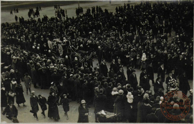 [Thionville - Enterrement de monsieur le Maire Gabriel Mauclaire - 1933]