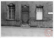 Cour du Château, ruelle entre la Tour aux Puces et l'ancienne maison des Raville, porte murée - Thionville