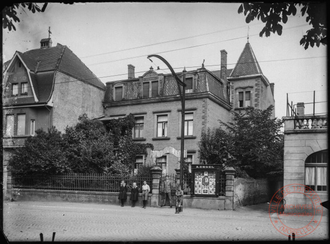 [Studio photographique A. Engel, rue nationale à Basse-Yutz (actuelle avenue des Nations)]