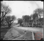 Avignon en novembre 1902 - Les remparts historiques et le pont en fond