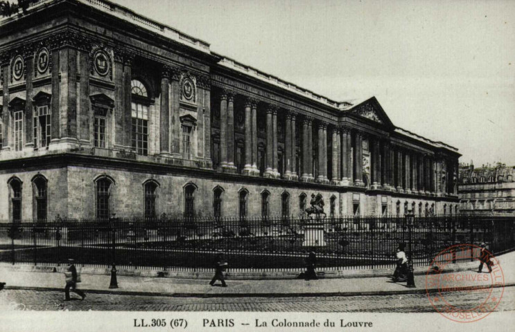 PARIS - La Colonnade du Louvre