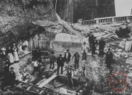 [Démolition des remparts côté porte du Luxembourg et découverte de la chapelle des Augustins. On peut y voir 2 pierres tombales]