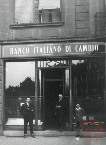 [Banco Italiana di Cambio, place de la République]