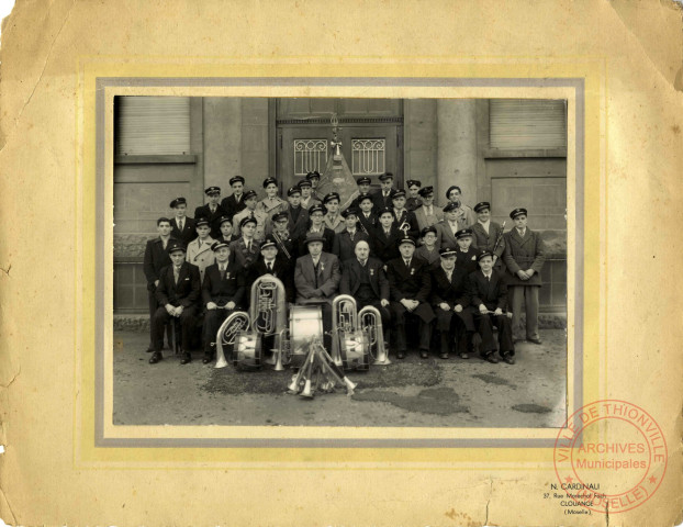 [Photographie de la société de musique la Lyre de Clouange dans les années 1950]