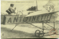 Latham sur Monoplan Antoinette, à son poste de vol