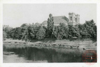 L'église Saint-Maximin vue depuis la rive droite de la Moselle