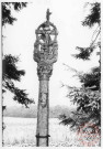 Bildstock de Bohler, route d'Usselkirch à Breistroff-la-Grande. Croix monumentale de 5m de hauteur datée 1715