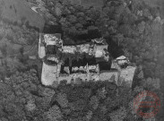 Vue aérienne du château de Meinsberg (Malbrouck) à Manderen