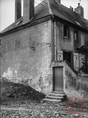 [La maison des sœurs de Peltre (actuel tribunal), vue des remparts]