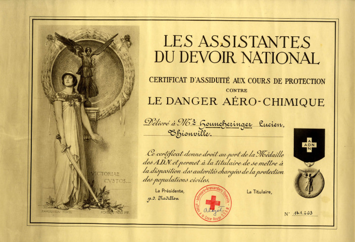 Certificat d'assiduité aux cours de protection contre le danger aéro-chimique délivré à M. Houncheringer Lucien de Thionville