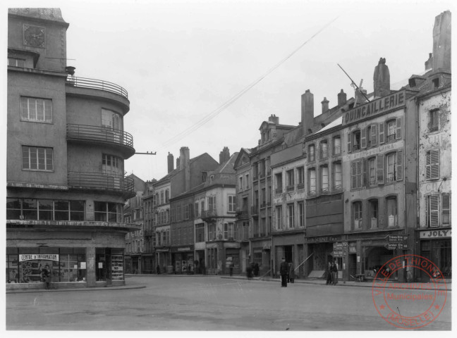 Angle place du Marché, rue de Paris