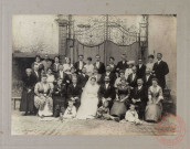 [Photo de groupe d'un mariage non determiné