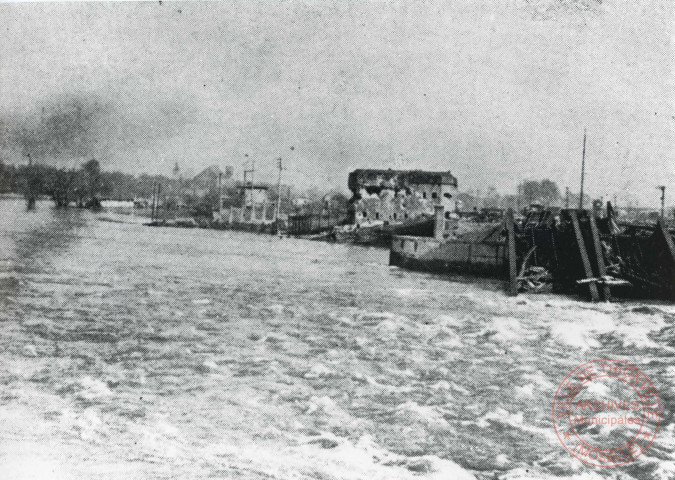 Le blockhaus et le pont Sud SNCF lors du franchissement - 11 novembre 1944