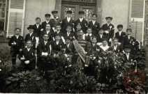 Knutange - 1ère Communion devant le presbytère en 1927