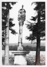 Bildstock de Bohler, route d'Usselkirch à Breistroff-la-Grande. Croix monumentale de 5m de hauteur datée 1715