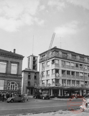 [Sapeurs-pompiers, la caserne était alors situé rue de Paris]