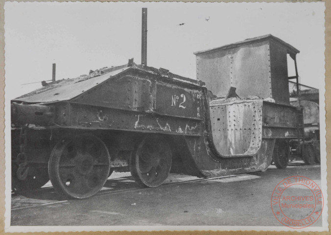 Chariot de poche à fonte n°2. Exemple de l'affaissement du chariot dû à l'excès de chaleur provoqué par des débordements de fonte liquide.
