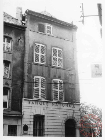 2 place de l'Eglise à l'angle de la rue de la Paroisse (actuelle rue Grande Duchesse Charlotte) - Thionville