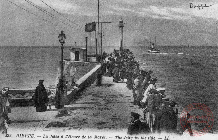 Cartes d'Autrefois (1890-1920) - Loisirs - Dieppe - La Jetée à l'Heure de la Marée