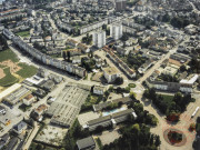 Vue aérienne de Thionville - Quartier Basses-Terres, l'école en premier plan, les tours Roland ensuite.