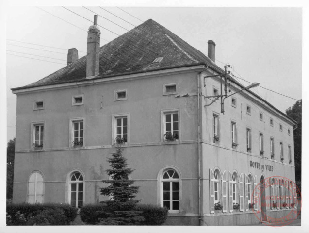 Ancien Hôtel de Ville de Cattenom (coté avenue Général de Gaulle), actuellement espace Yves Duteil (centre socio-culturel), 1 rue Charles Peguy