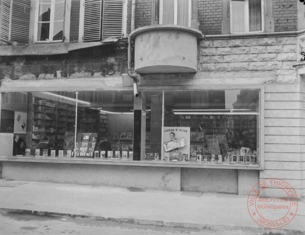 [Librairie Michel, place aux Bois]