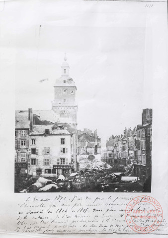 [Thionville - La place du Marché et le Beffroi après les bombardements de 1870]