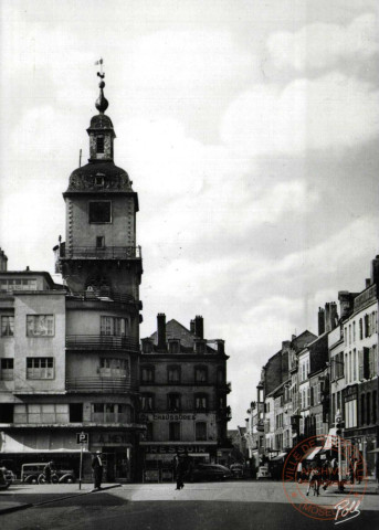 Thionville (Moselle) - La Place du Marché et le Beffroi (XVIe Siècle)