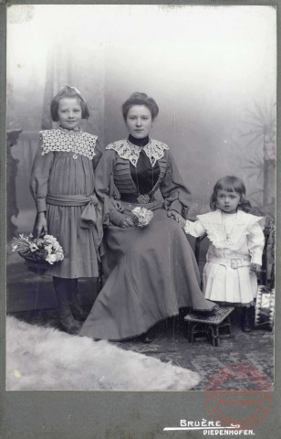 De gauche à droite, portrait de Nini, Marie et Louis