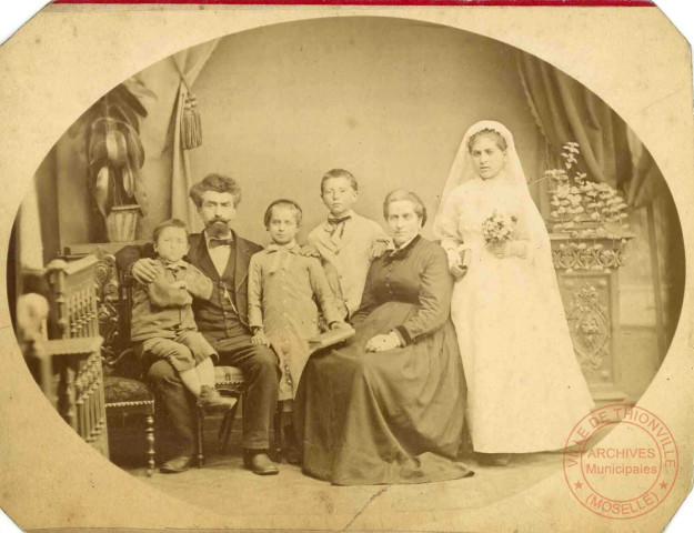 Photo de famille en studio pour une communion ou profession de foi