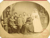 Photo de famille en studio pour une communion ou profession de foi