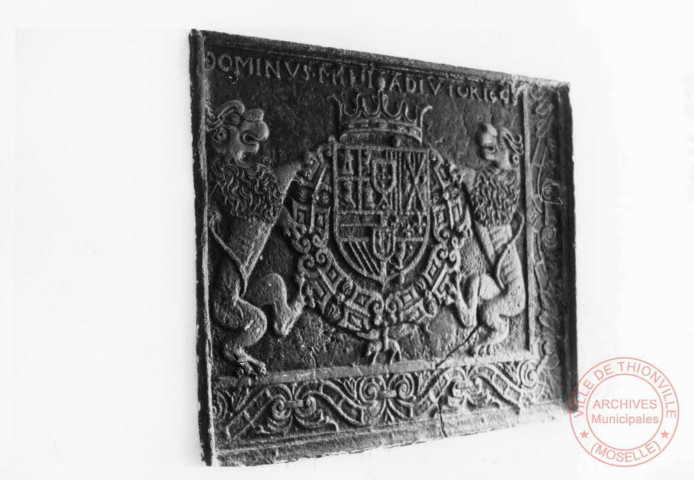 Plaque de fonte armoriée située à l'église paroissiale Saint-Rémy de Puttelange-lès-Thionville