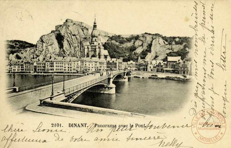 Dînant. Panorama avec le Pont.