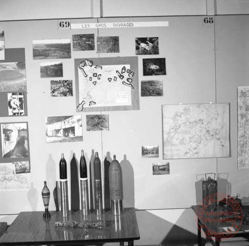 Exposition sur les fortifications à Thionville en 1970 par Georges Martig - Panneau : Les gros ouvrages (Ligne Maginot)
