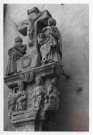 Bildstock situé à Kuntzig, 33 Grand Rue à Kuntzig. Calvaire érigé en 1625 pour Meier de Langenmates et son épouse Marguerite. Socle et croisillon du 19e siècle. Les statues à gauche et à droite de la croix ne sont plus les mêmes actuellement