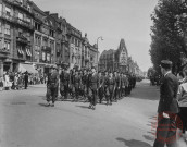 [Défilé militaire, sur l'actuel square du 11 Novembre]]