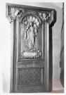 Saint-Jean gravé sur un panneau en bois de l'église Notre-Dame de la Visitation à Oeutrange