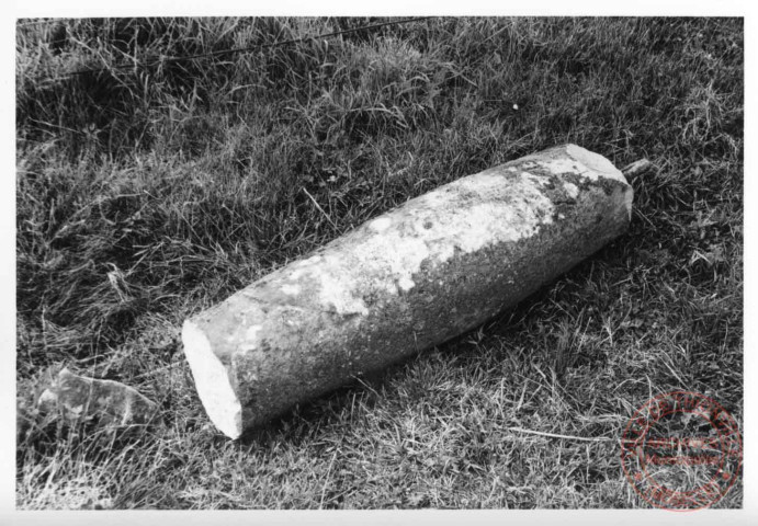Croix arrachée après la ferme située au lieu dit "La Kikerei" à Puttelange-lès-Thionville en direction de Emerange