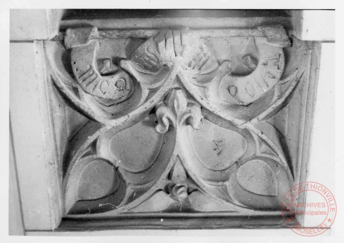 Détails sculptés, chapelle Saint-Luc (ou Saint-Fiacre), 54 Grand Rue à Dodenom (commune de Roussy-le-Village)