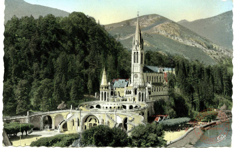 Lourdes - La Basilique