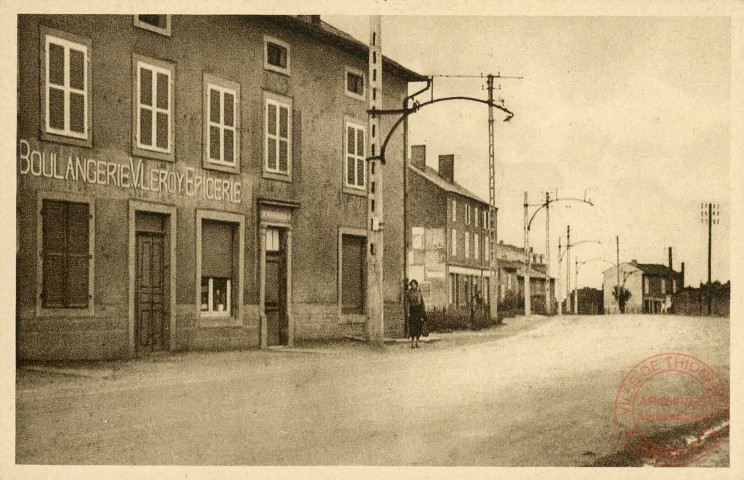 Terville - Rue de Verdun - Boulangerie, épicerie V. Leroy