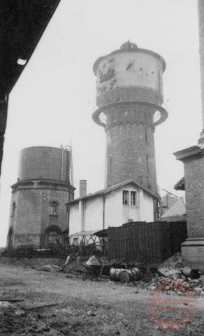 Guerre 1939-1945. Château d'eau rive droite de la Moselle