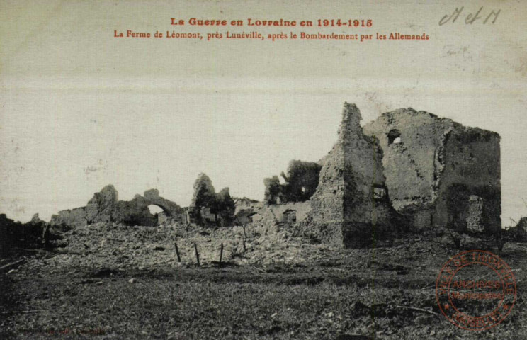 La Guerre en Lorraine en 1914-1915 - La Ferme de Léomont, près Lunéville, après le Bombardement par les Allemands.
