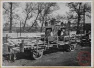 Wagon à décombres. Longerons forcés et pliés. Caisse et support à remplacer.