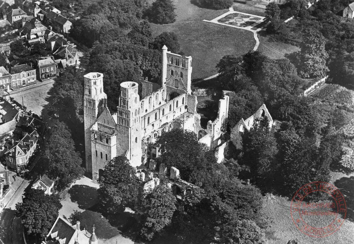 Jumièges (S.-Mme) - Les Ruines de l'Abbaye - Vue aérienne prise du Sud-Ouest