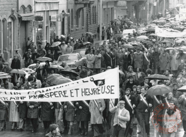 [Usinor, manifestation sidérurgie, 15000 personnes dans les rues]