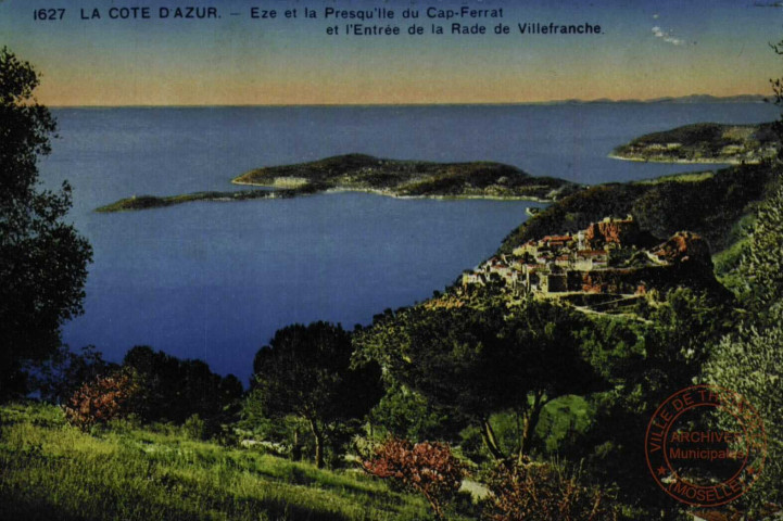 LA COTE D'AZUR - Eze et la Presqu'île du Cap-Ferrat et l'entrée de la rade de Villefranche.